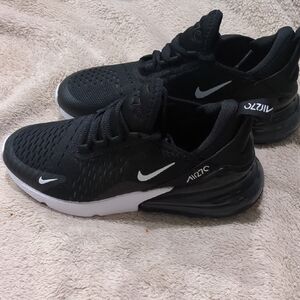 Mismate Nike Youth 270s Left 5Y Right 5.5Y
